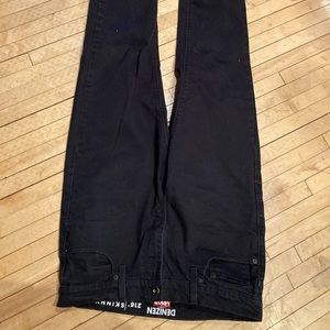 Levi’s black, straight leg skinny fit. W33xl32